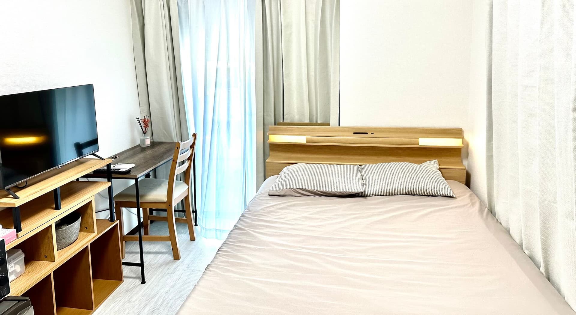Bon House Tokyo bedroom with workspace - modern Japanese vacation rental